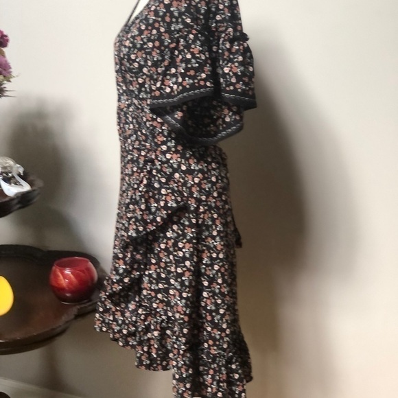 𝅺MAX Studio‎ black Floral ruffled wrap mini dress size small - Picture 2 of 11